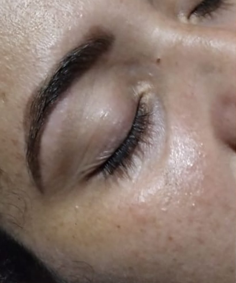 Antes da micropigmentação de sobrancelhas