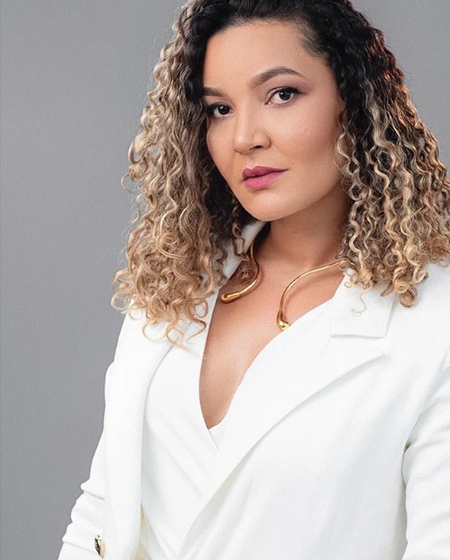 Retrato profissional de Andreza Dourado