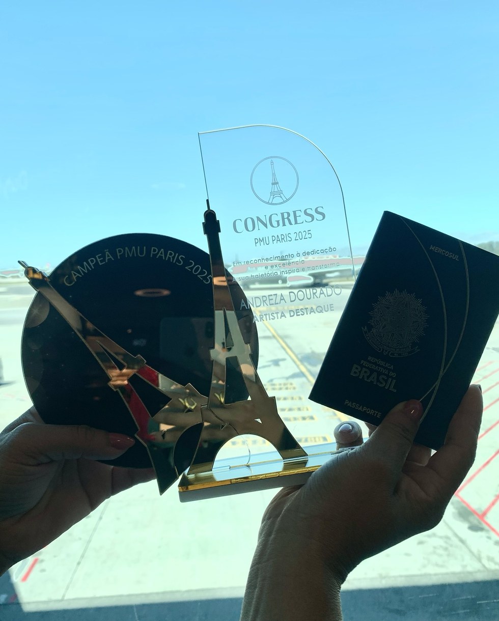 Troféu de campeã PMU Paris 2025 e passaporte brasileiro